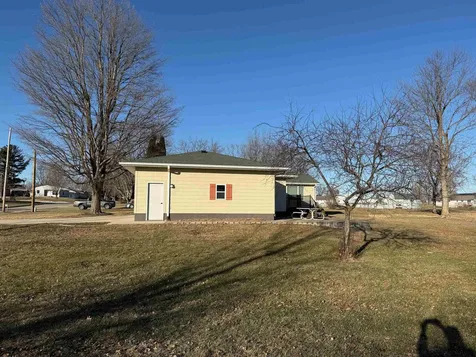 401 Anderson Manchester IA 52057