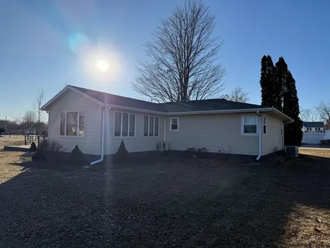401 Anderson Manchester IA 52057