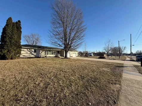 401 Anderson Manchester IA 52057