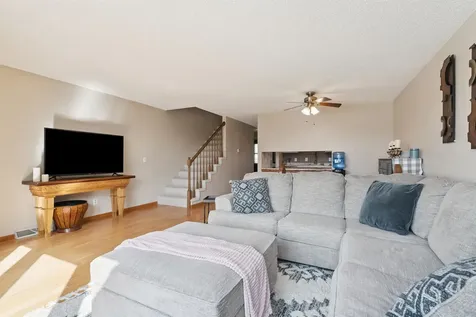 2844 Oak Meadow Dubuque IA 52003