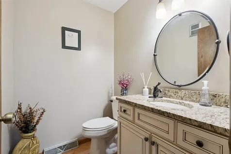 2844 Oak Meadow Dubuque IA 52003