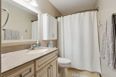 2844 Oak Meadow Dubuque IA 52003