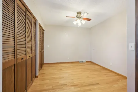 2844 Oak Meadow Dubuque IA 52003