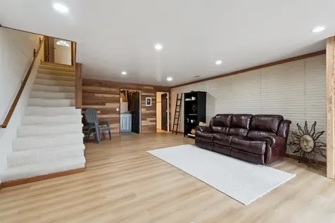 2844 Oak Meadow Dubuque IA 52003