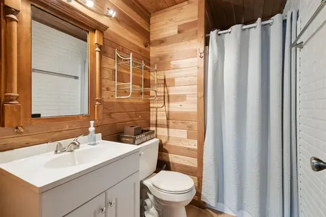 2844 Oak Meadow Dubuque IA 52003