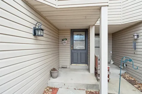 2844 Oak Meadow Dubuque IA 52003