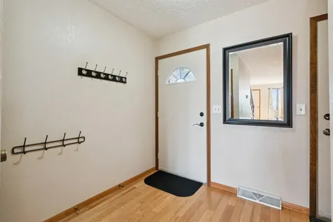 2844 Oak Meadow Dubuque IA 52003