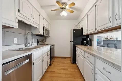 2844 Oak Meadow Dubuque IA 52003
