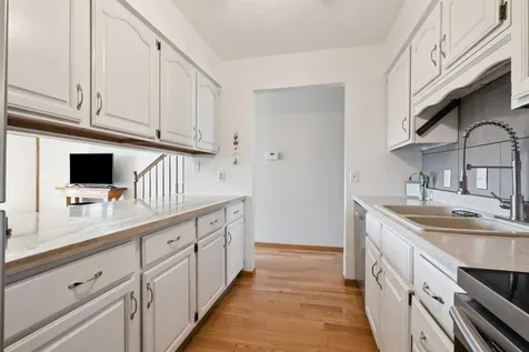 2844 Oak Meadow Dubuque IA 52003