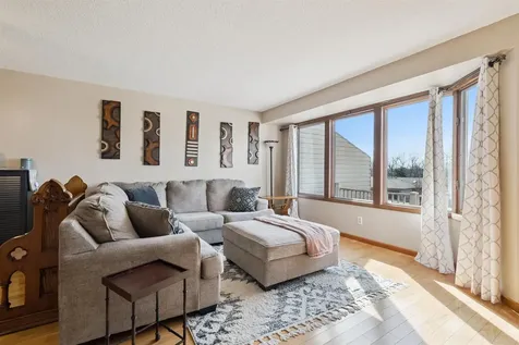 2844 Oak Meadow Dubuque IA 52003