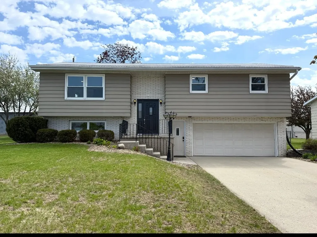 1019 SE 8th Dyersville IA 52040