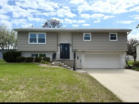 1019 SE 8th Dyersville IA 52040