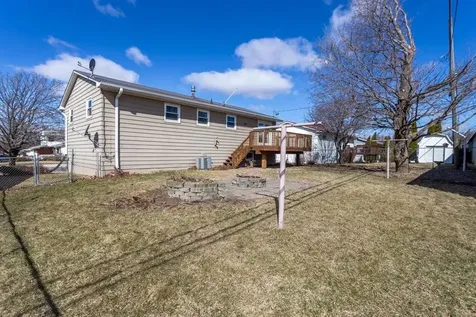 1019 SE 8th Dyersville IA 52040
