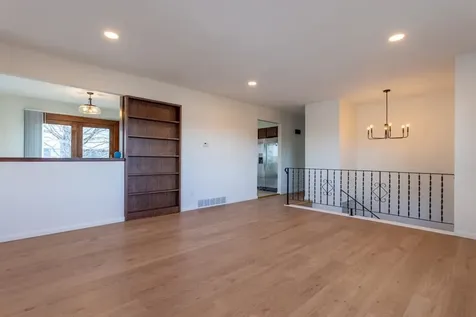 1019 SE 8th Dyersville IA 52040