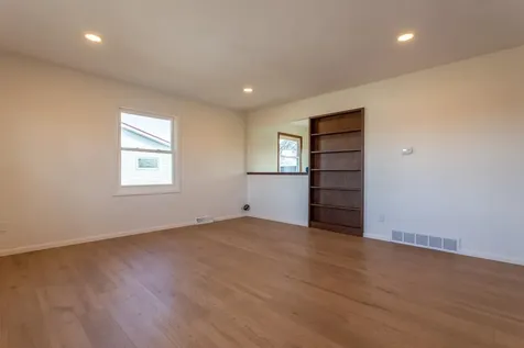1019 SE 8th Dyersville IA 52040