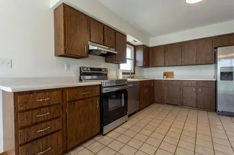 1019 SE 8th Dyersville IA 52040