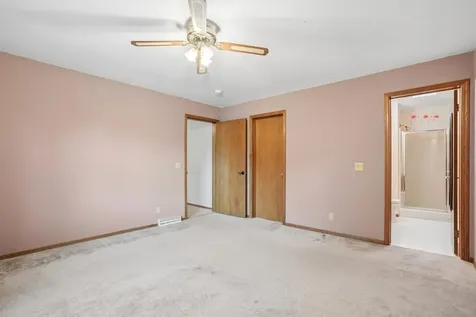 672 9th Street NW Dyersville IA 52040