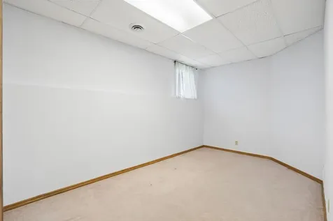 672 9th Street NW Dyersville IA 52040