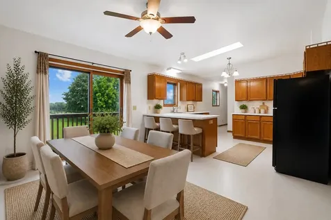 672 9th Street NW Dyersville IA 52040