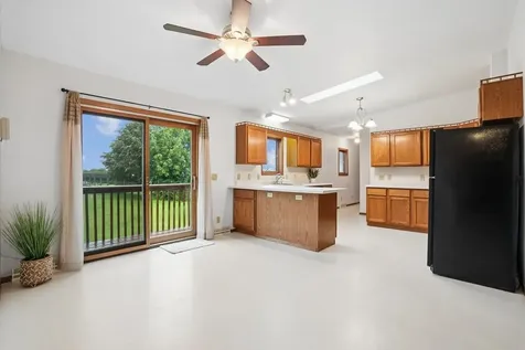 672 9th Street NW Dyersville IA 52040