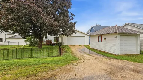 717 2nd Avenue SE Dyersville IA 52040