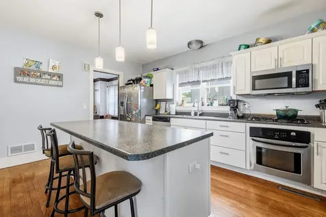 717 2nd Avenue SE Dyersville IA 52040