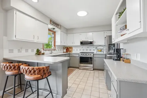 1209 Madera Dubuque IA 52001