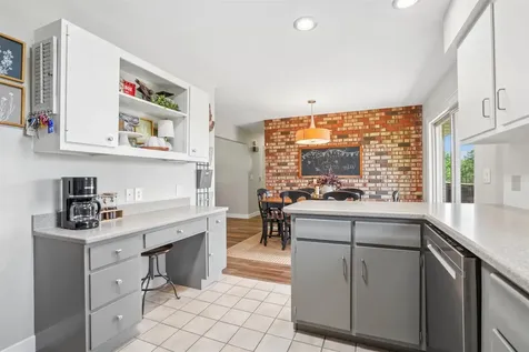 1209 Madera Dubuque IA 52001