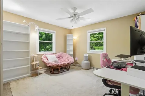 1645 Lori Dubuque IA 52001