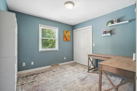 1645 Lori Dubuque IA 52001