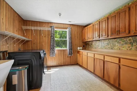 1645 Lori Dubuque IA 52001