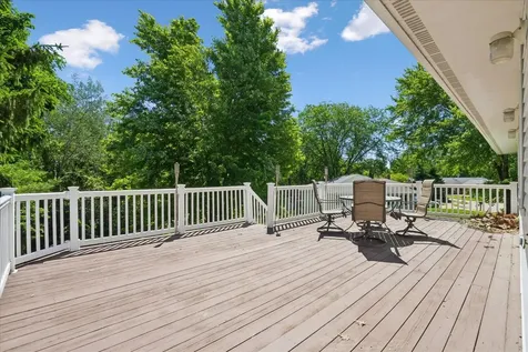 1645 Lori Dubuque IA 52001
