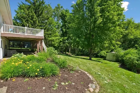 1645 Lori Dubuque IA 52001