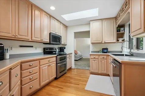 1645 Lori Dubuque IA 52001