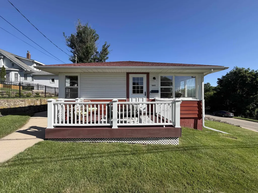 1205 Park Dubuque IA 52001