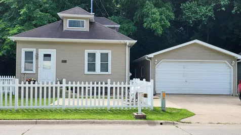 722 Peru Dubuque IA 52001