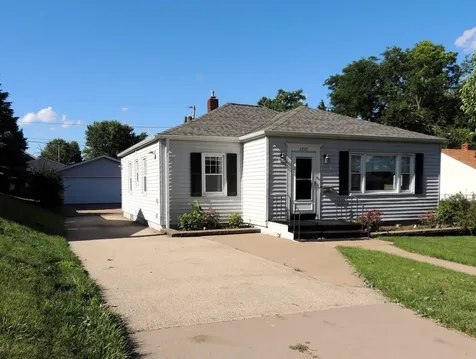 2025 W 3rd Dubuque IA 52001