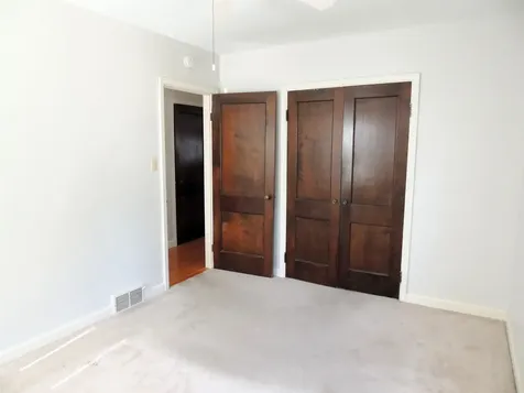 2025 W 3rd Dubuque IA 52001