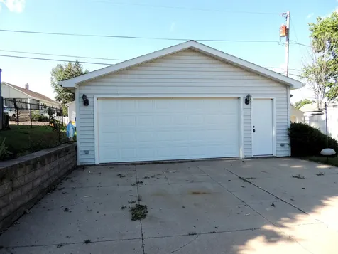 2025 W 3rd Dubuque IA 52001