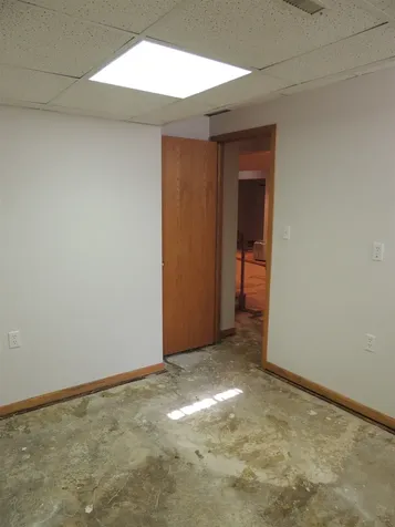 2025 W 3rd Dubuque IA 52001