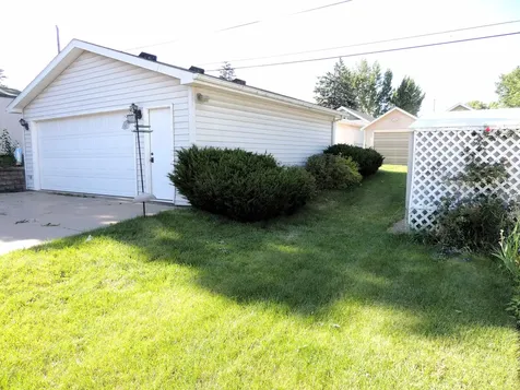 2025 W 3rd Dubuque IA 52001