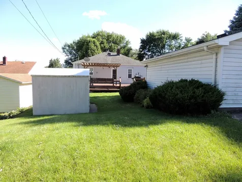 2025 W 3rd Dubuque IA 52001