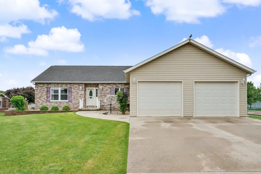 441 8th Avenue NW Dyersville IA 52040