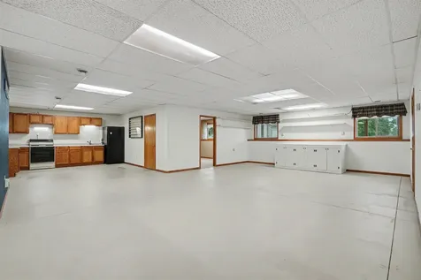 441 8th Avenue NW Dyersville IA 52040