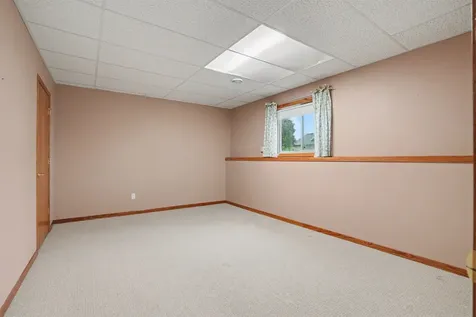 441 8th Avenue NW Dyersville IA 52040