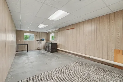 441 8th Avenue NW Dyersville IA 52040