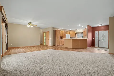 441 8th Avenue NW Dyersville IA 52040
