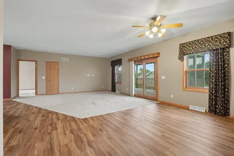 441 8th Avenue NW Dyersville IA 52040