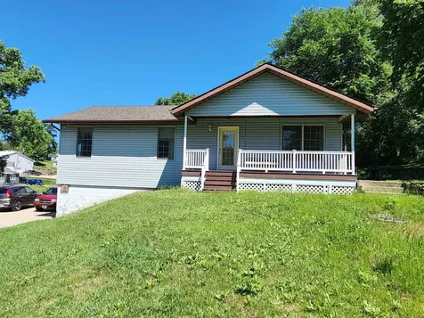 17280 Gardners Dubuque IA 52001