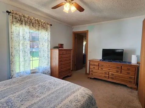 17280 Gardners Dubuque IA 52001